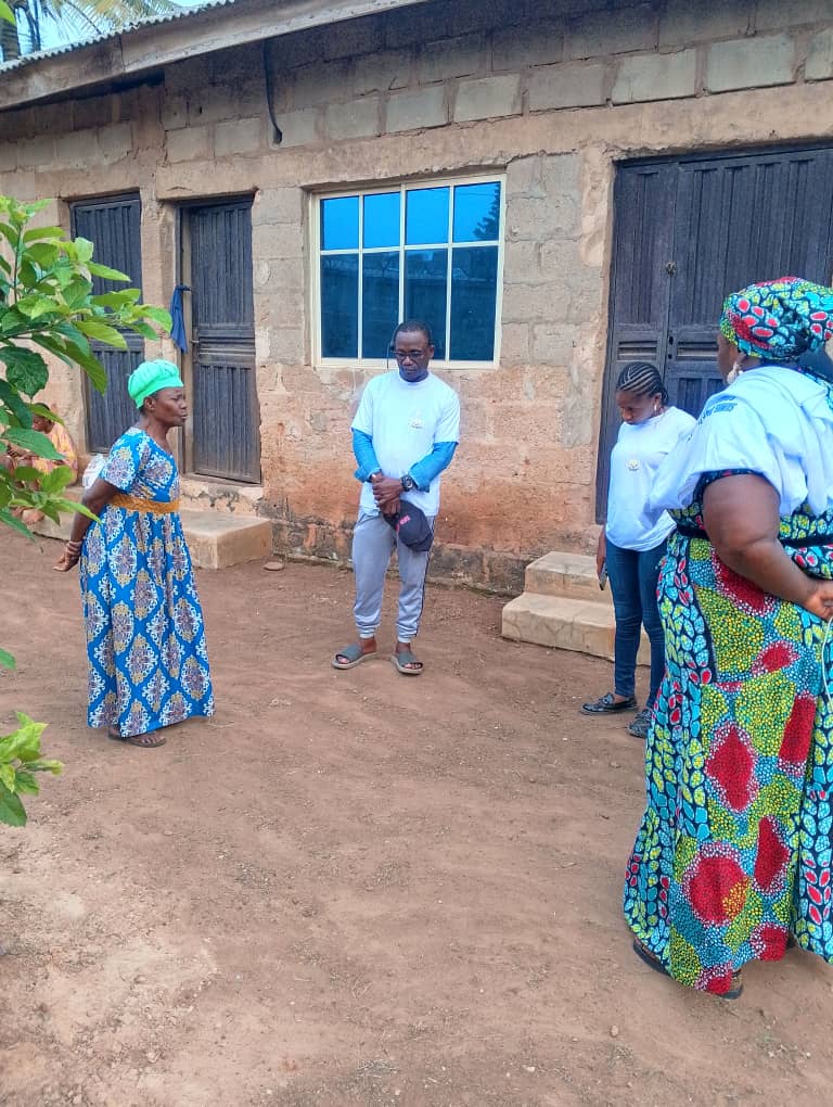 Elders receiving food supplies, photo 6