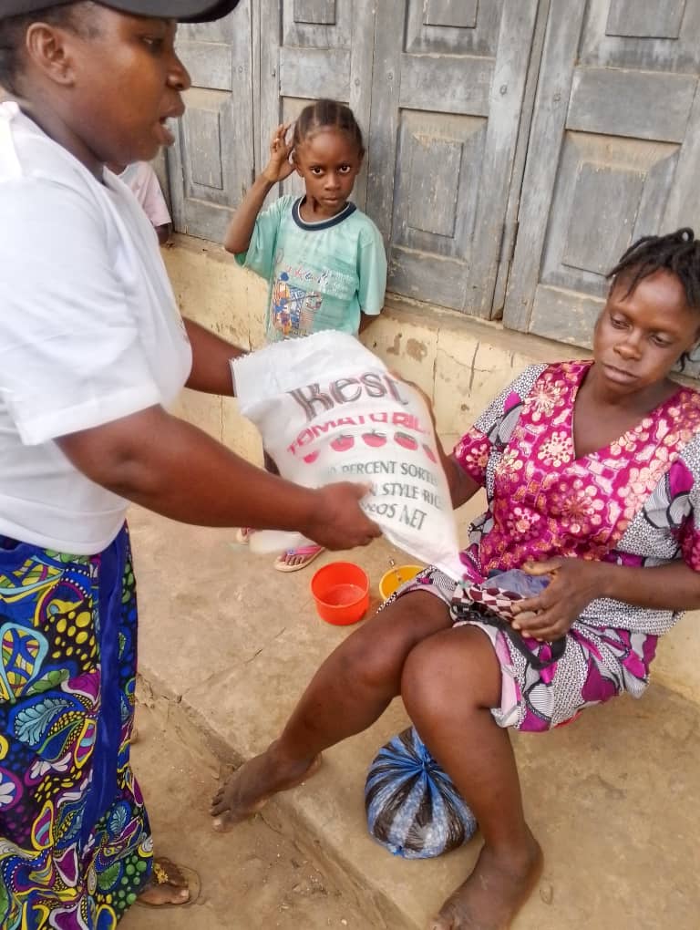 Elders receiving food supplies, photo 7